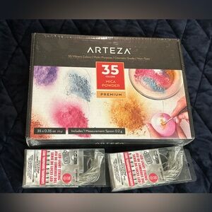 Arteza assorted mica powders and lights